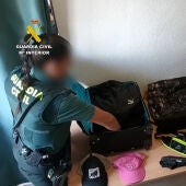 La Guardia Civil detiene en Villajoyosa al autor de 88 robos en el interior de vehículos