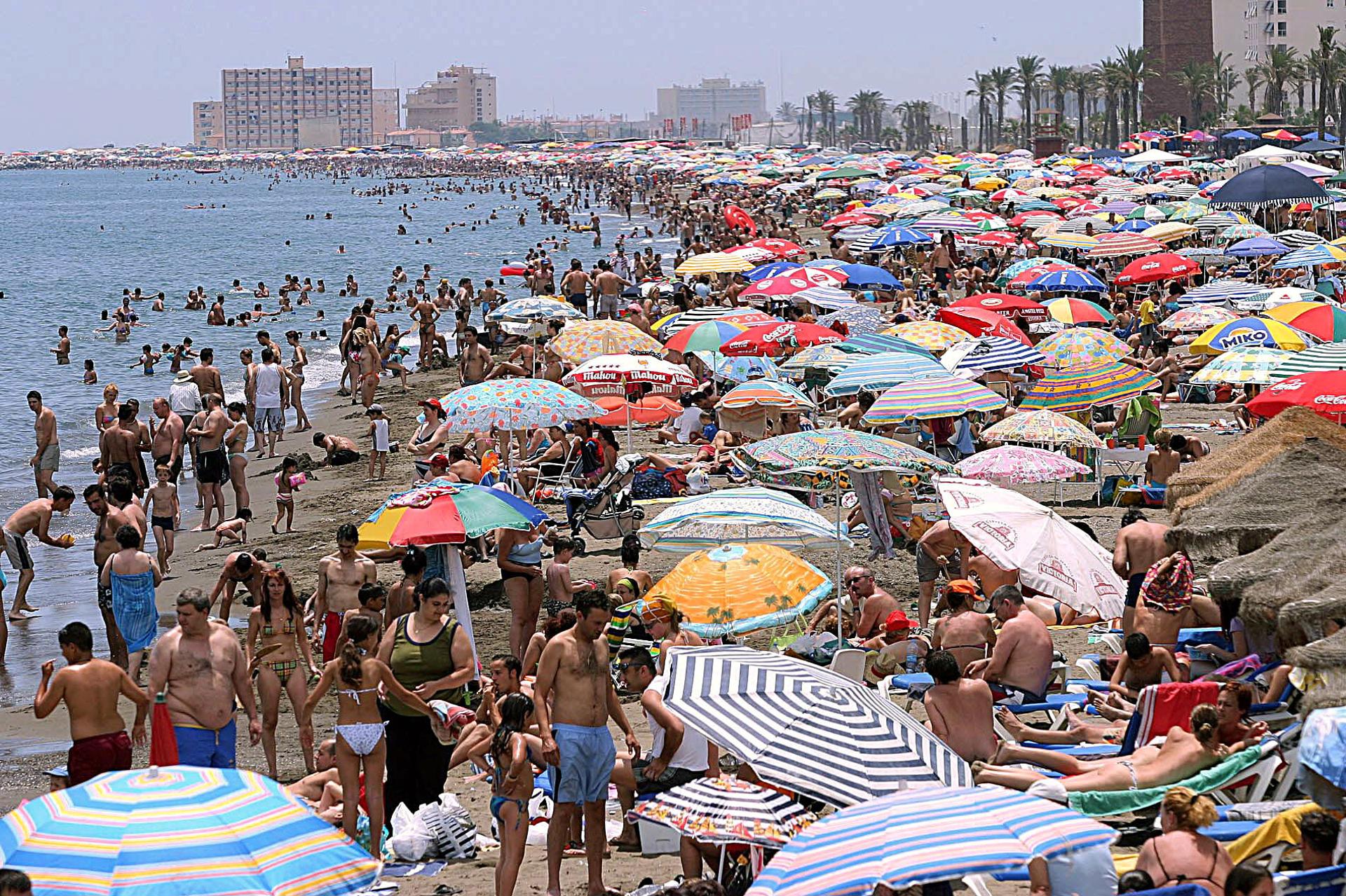 Guardar sitio en la playa: las ciudades en las que te pueden poner una multa Guardar sitio en la playa: las ciudades en las que te pueden poner una multa