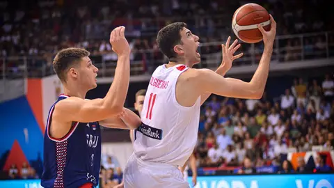 Álvaro Folgueiras frente a Serbia Álvaro Folgueiras frente a Serbia