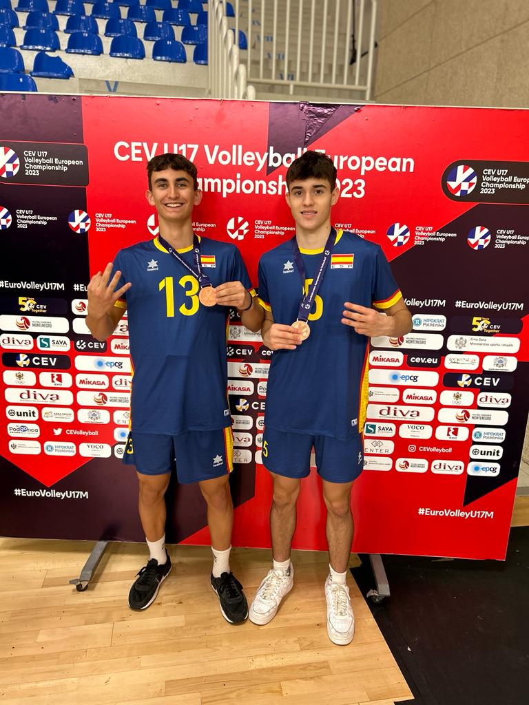 Los ilicitanos Justo Quesada y Arel Amorós nuevas estrellas del voleibol español Los ilicitanos Justo Quesada y Arel Amorós nuevas estrellas del voleibol español