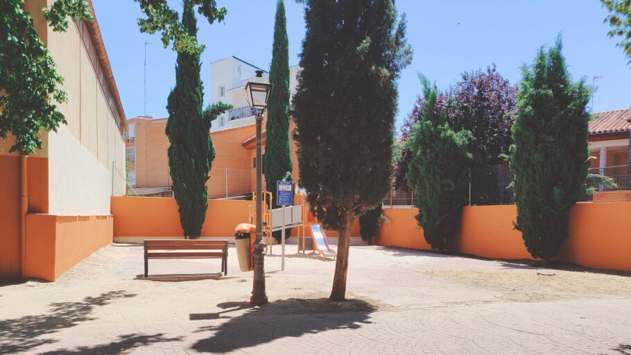 Parque de la calle Damas de Alcal&aacute; de Henares