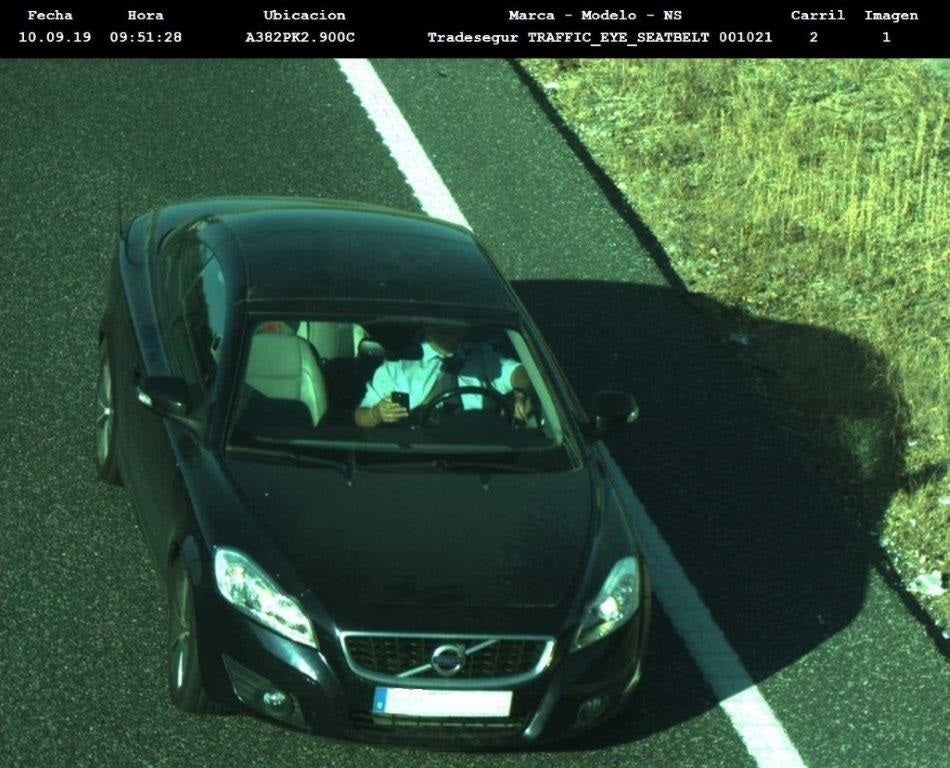 Las multas que se pueden evitar por distracciones al volante Las multas que se pueden evitar por distracciones al volante