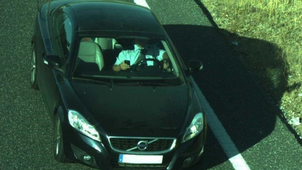 Las multas que se pueden evitar por distracciones al volante