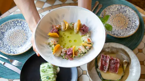 Cocina fusión y viajera forman parte de la carta del restaurante Shamarkanda de Sant Joan de Labritja, en la isla de Ibiza Cocina fusión y viajera forman parte de la carta del restaurante Shamarkanda de Sant Joan de Labritja, en la isla de Ibiza