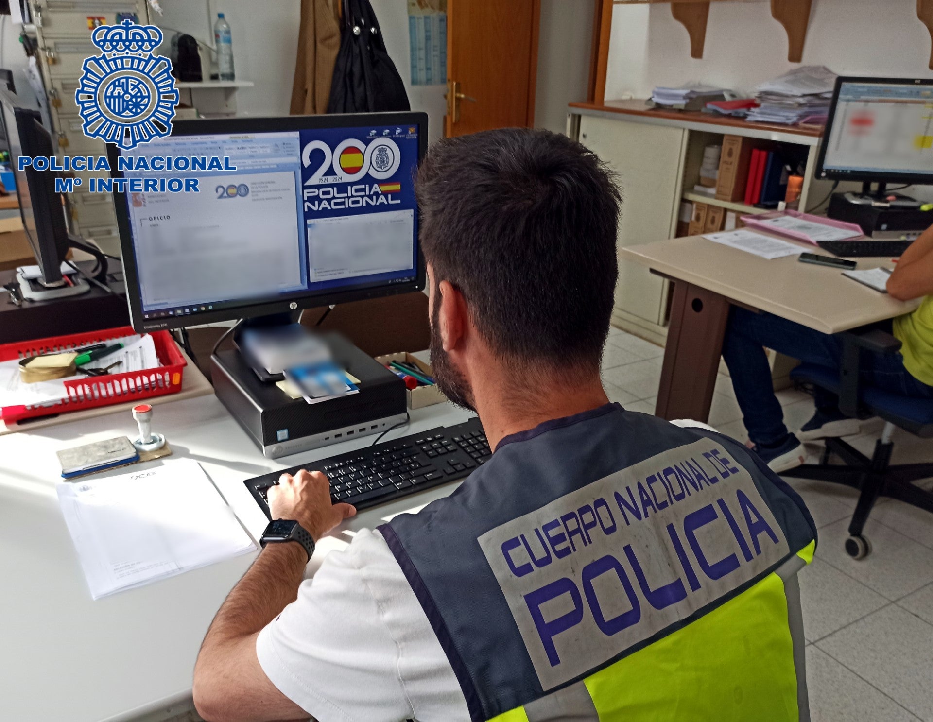Detenido en Elche el comercial de una empresa de mobiliario de cocina de Elda por estafar 120.000 euros a clientes Detenido en Elche el comercial de una empresa de mobiliario de cocina de Elda por estafar 120.000 euros a clientes