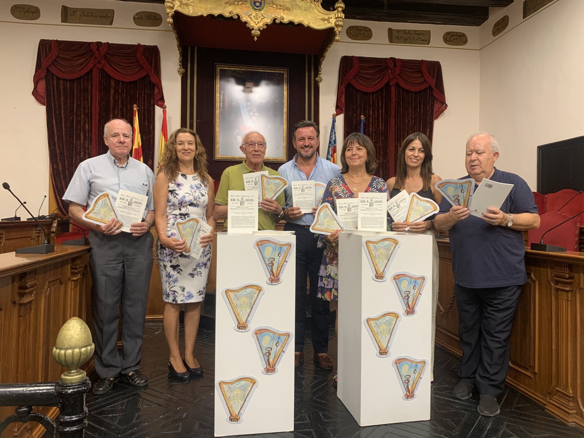 Un arpa y la imagen de la Virgen de la Asunción, protagonistas del abanico del Misteri d'Elx 2023 Un arpa y la imagen de la Virgen de la Asunción, protagonistas del abanico del Misteri d'Elx 2023