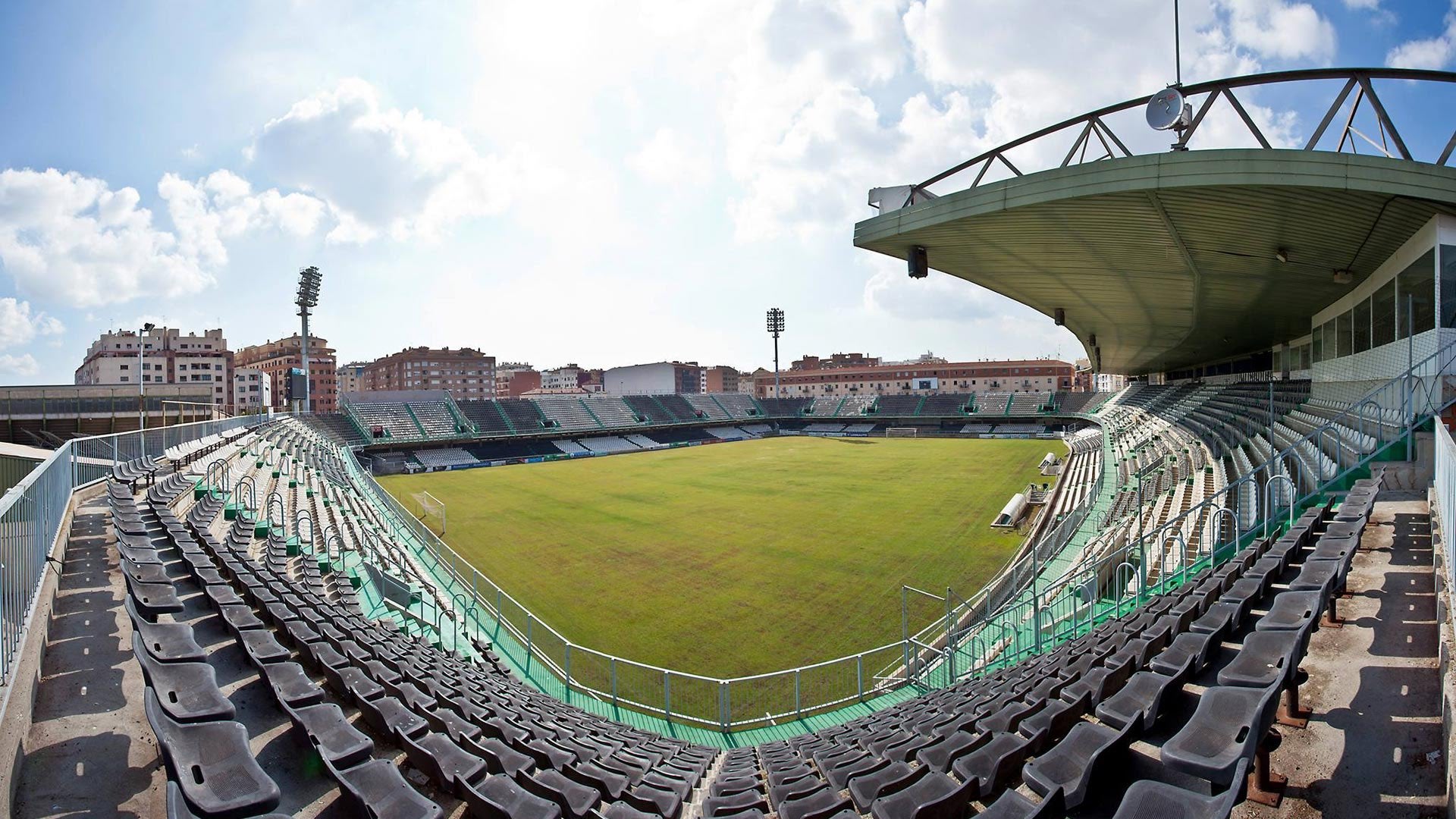 El Ayuntamiento de Castelló aprueba una moción para la cesión del Estadio Castalia al CD Castellón El Ayuntamiento de Castelló aprueba una moción para la cesión del Estadio Castalia al CD Castellón