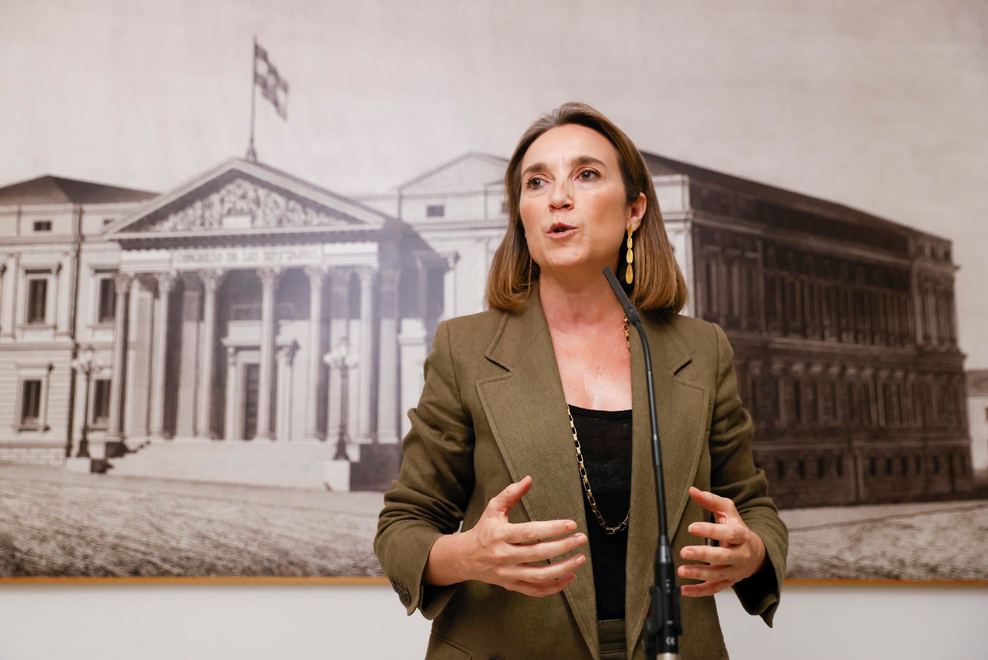 El PP critica las vacaciones de Sánchez cuando la economía "va como una moto, pero hacia el acantilado" El PP critica las vacaciones de Sánchez cuando la economía "va como una moto, pero hacia el acantilado"