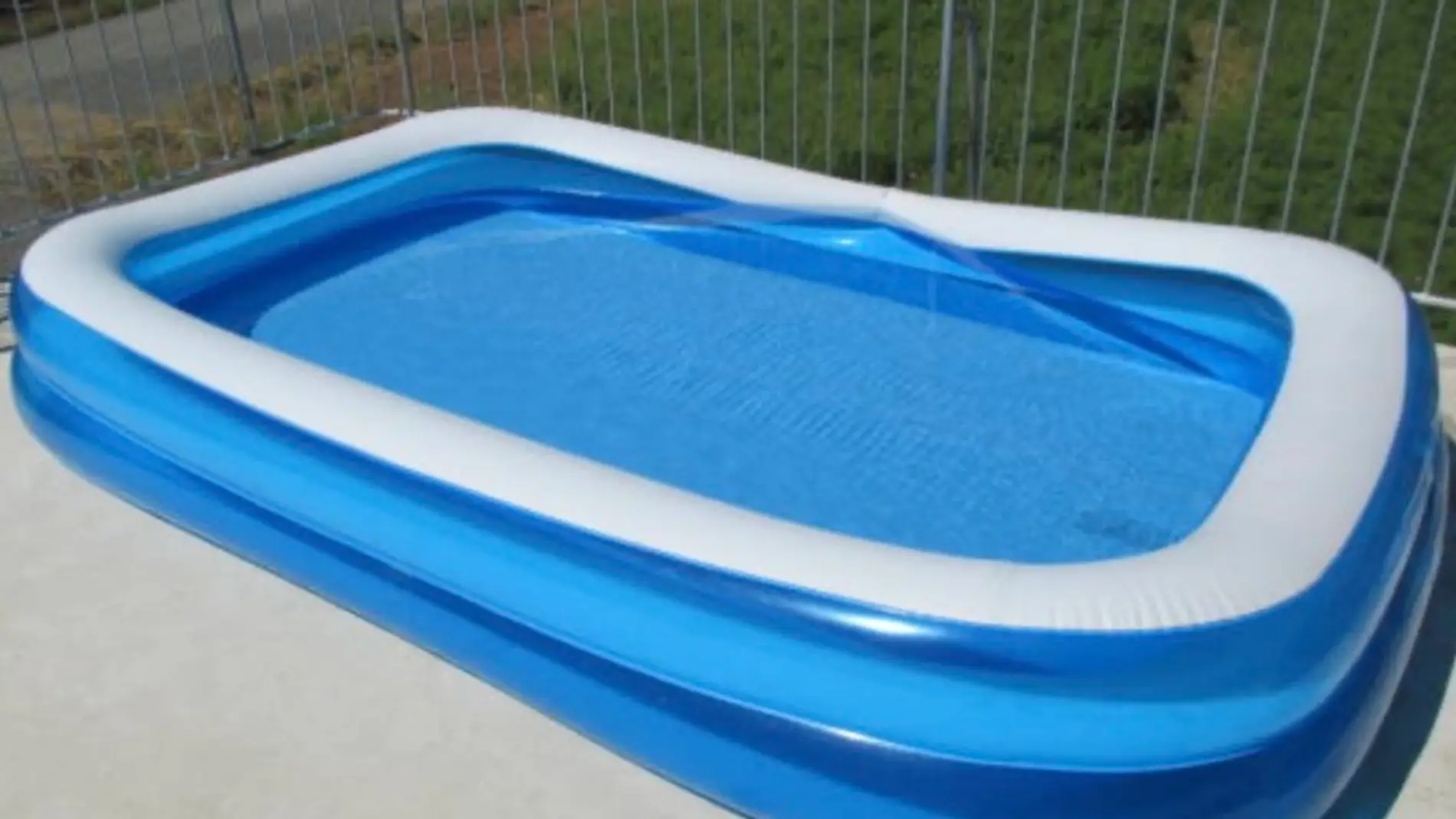 ¿Es legal poner una piscina en la terraza? Este es el peso permitido