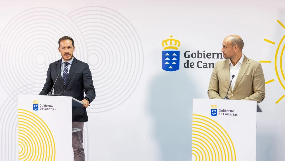 El Consejero de Transición Ecológica y Energía, Mariano Hernández y el portavoz del Gobierno, Alfonso Cabello 