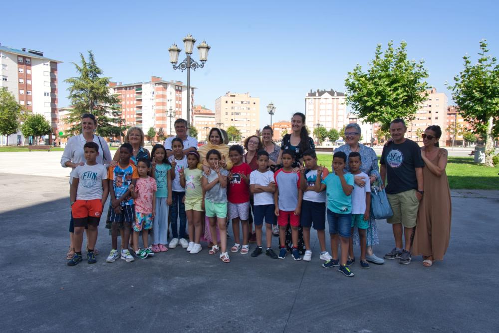 Una veintena de niños saharauis pasaran su verano en Oviedo Una veintena de niños saharauis pasaran su verano en Oviedo