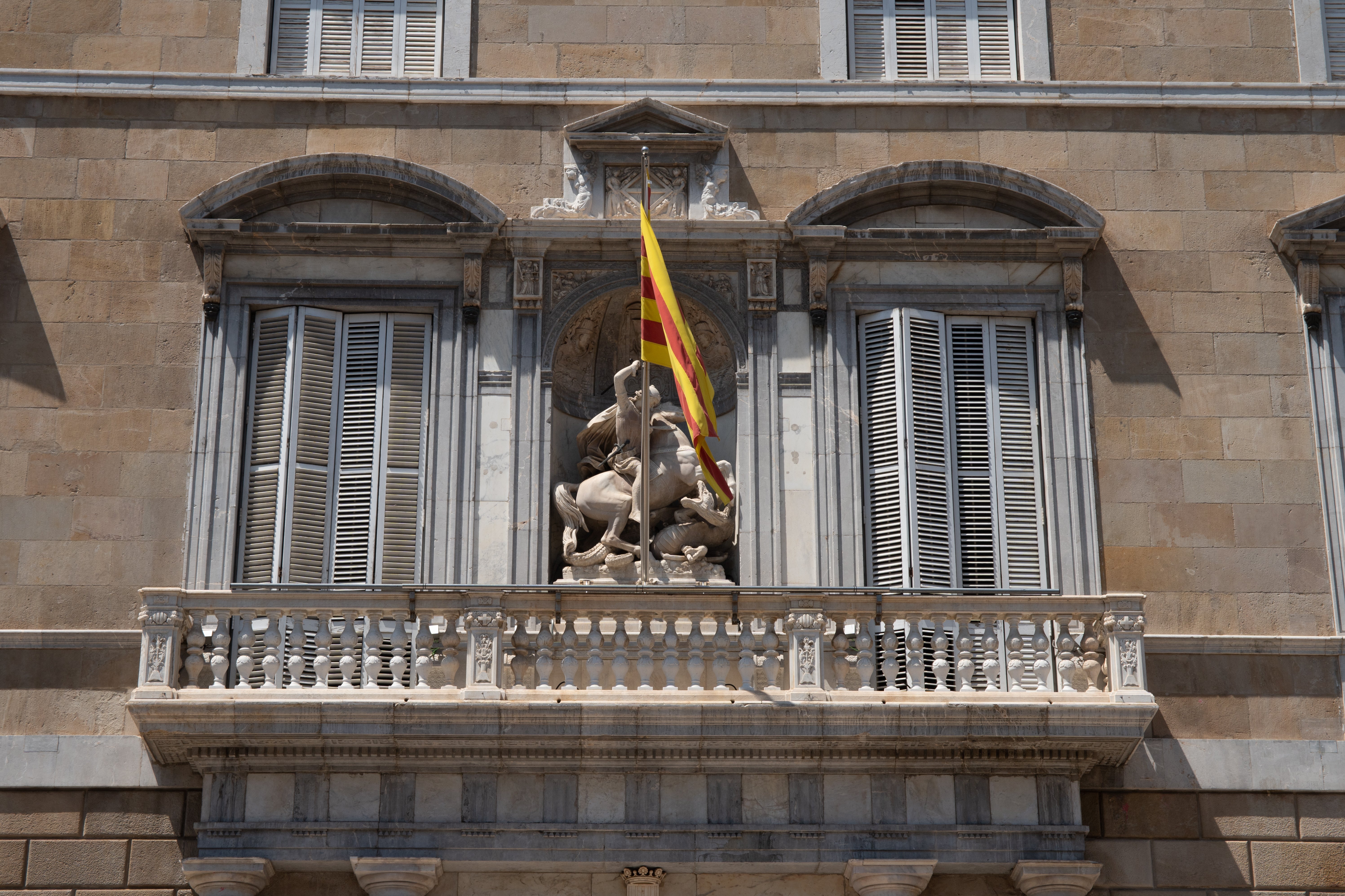 Estas son las comunidades con más deuda pública: cuál es la de Cataluña Estas son las comunidades con más deuda pública: cuál es la de Cataluña