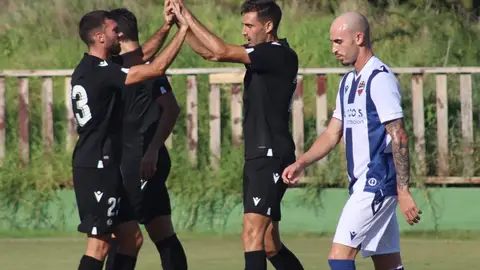 Schreuder convence a la parroquia albinegra: el Castellón se impone al Levante (2.1) Dick Schreuder Schreuder convence a la parroquia albinegra: el Castellón se impone al Levante (2.1) Dick Schreuder