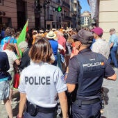 Las policías nacionales de España y Francia colaboran durante el festival.