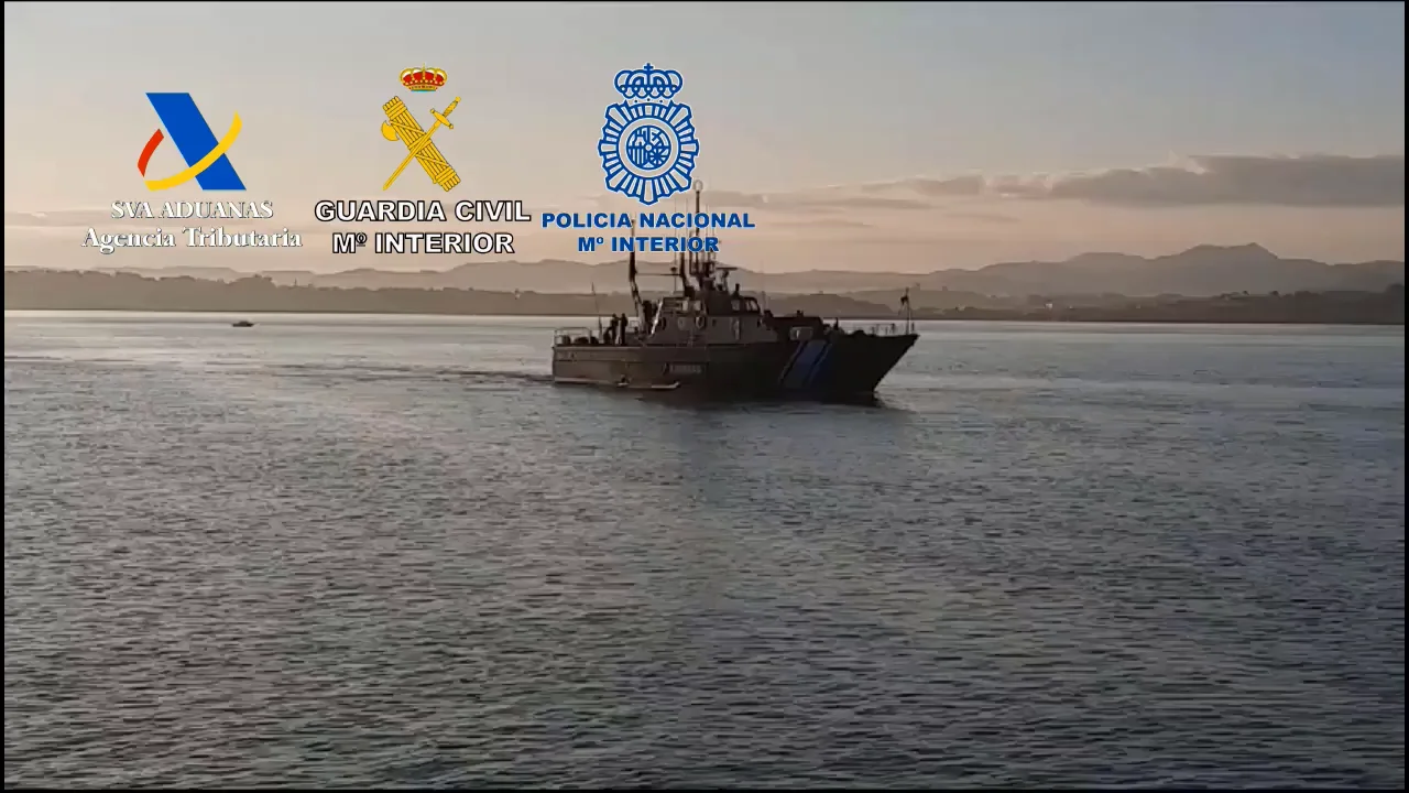 Interceptado a 30 millas de Santander un velero con 2.000 kilos de cocaína Interceptado a 30 millas de Santander un velero con 2.000 kilos de cocaína
