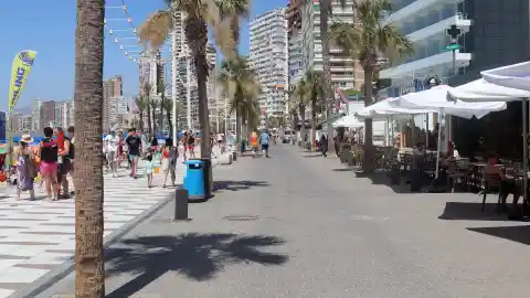 Benidorm renovará la red del alcantarillado de la avenida Madrid para terminar con los problemas de obstrucciones Benidorm renovará la red del alcantarillado de la avenida Madrid para terminar con los problemas de obstrucciones
