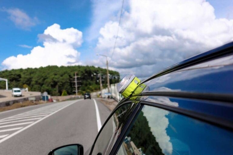 Cómo conseguir la luz v16 homologada: todo lo que debes saber sobre esta señal de emergencia Cómo conseguir la luz v16 homologada: todo lo que debes saber sobre esta señal de emergencia