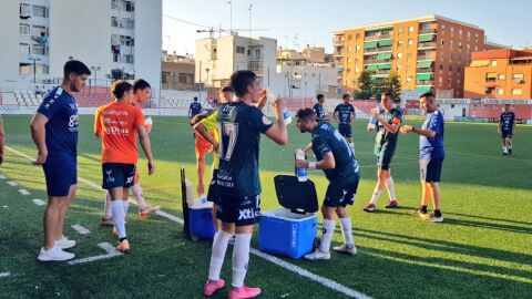 Un momento del encuentro entre el Atlético Saguntino y el Yeclano Deportivo