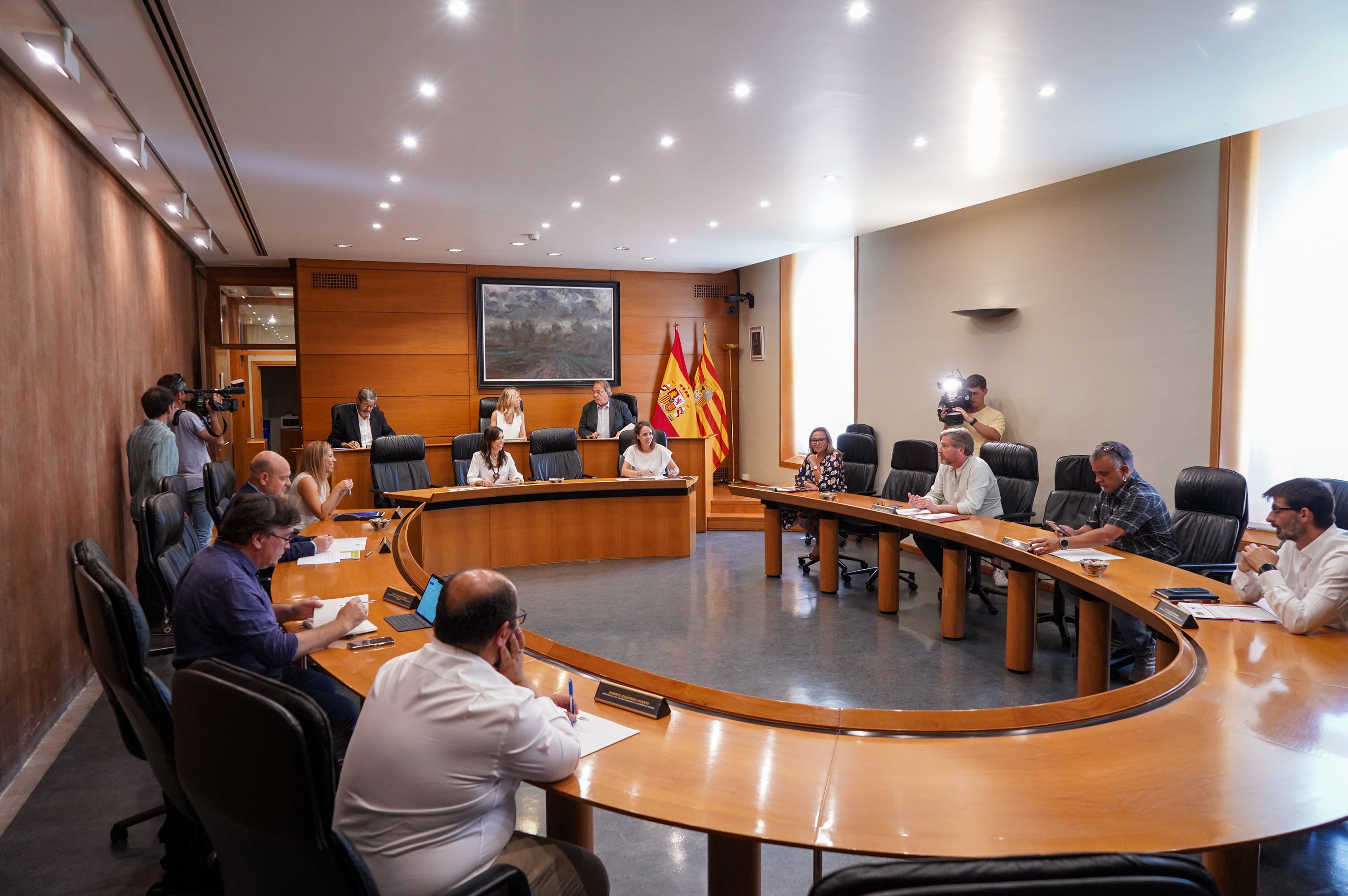 El PSOE pide a Azcón que explique sus negociaciones con Vox El PSOE pide a Azcón que explique sus negociaciones con Vox