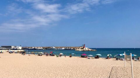 Playa Centro Villajoyosa d&iacute;a soleado