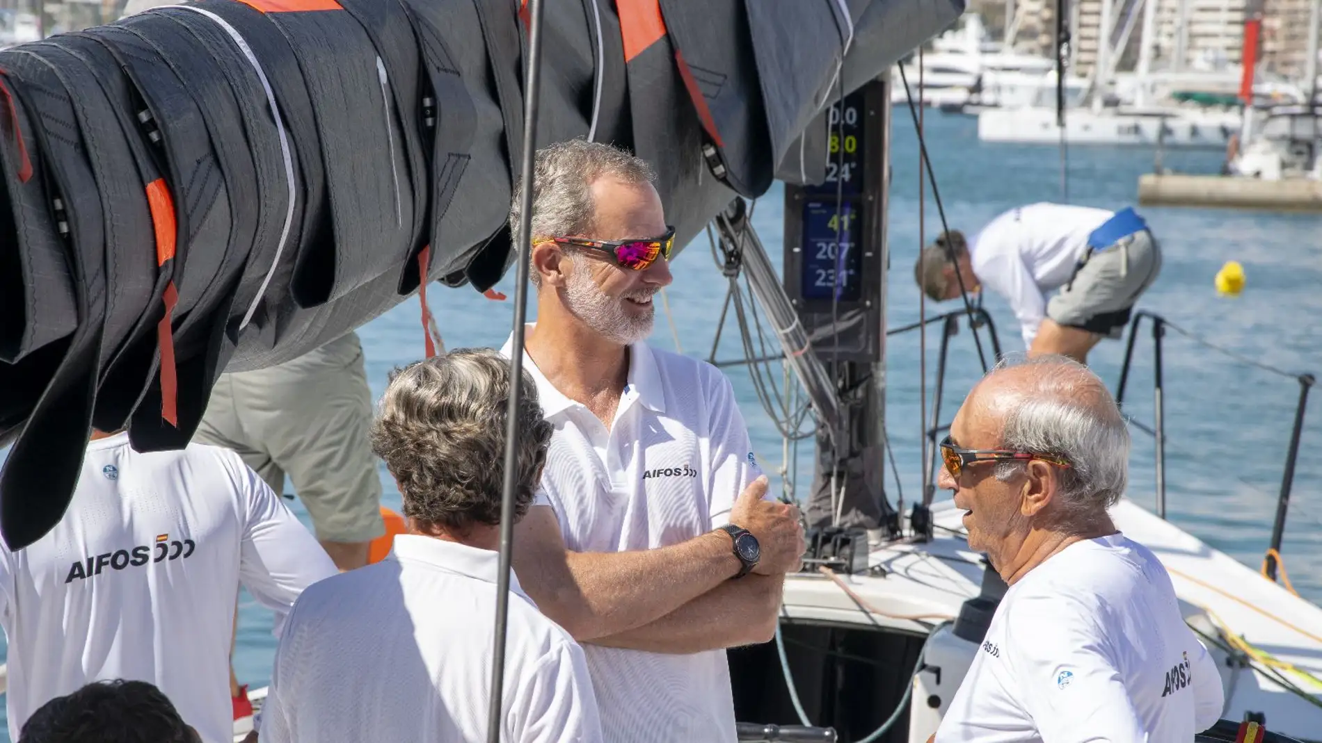 Felipe VI a bordo del 'Aifos' antes de competir en la Copa del Rey MAPFRE de vela