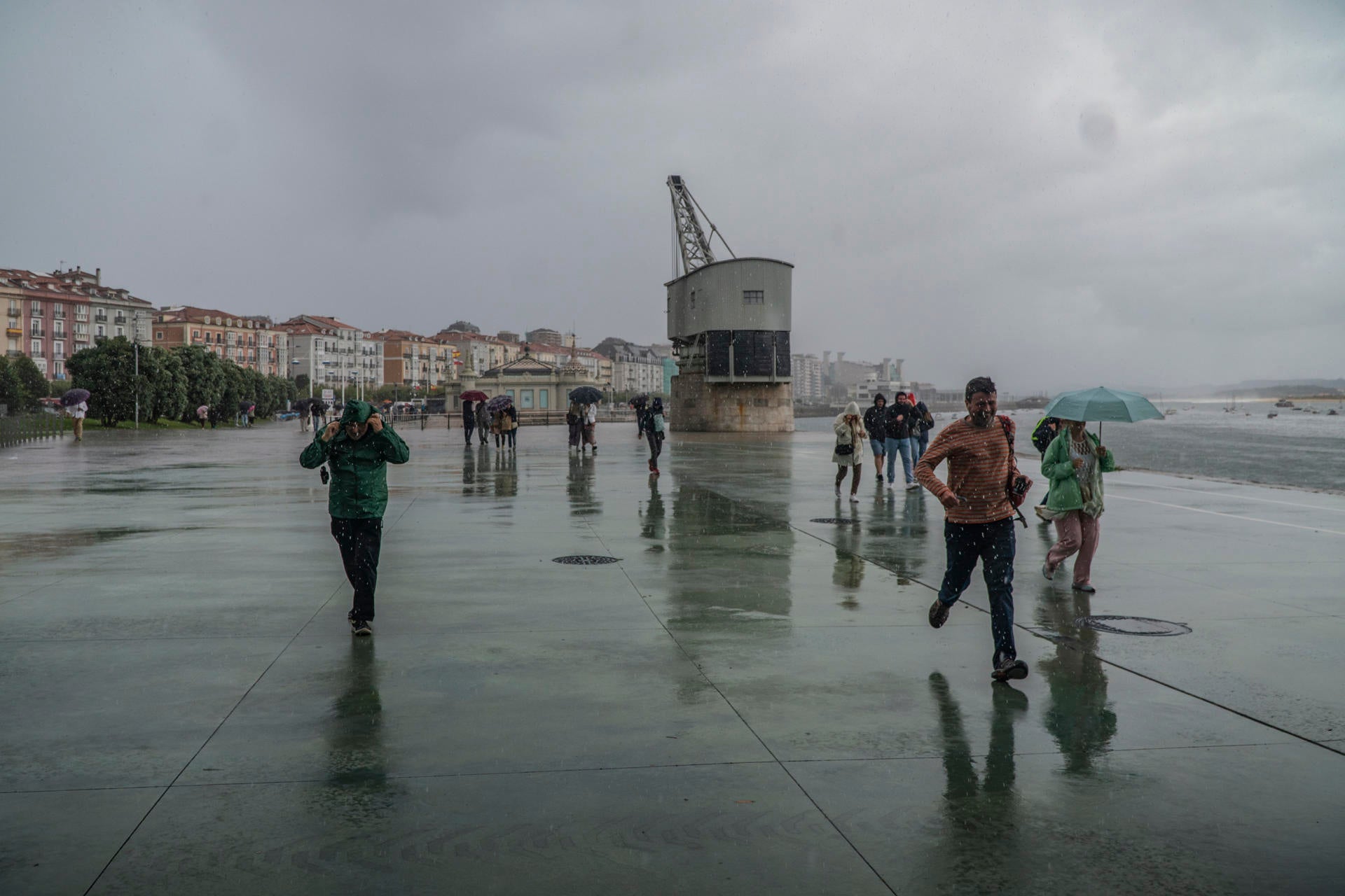 La borrasca Patricia desploma las temperaturas este viernes y deja a 13 provincias en riesgo por lluvia y tormentas La borrasca Patricia desploma las temperaturas este viernes y deja a 13 provincias en riesgo por lluvia y tormentas