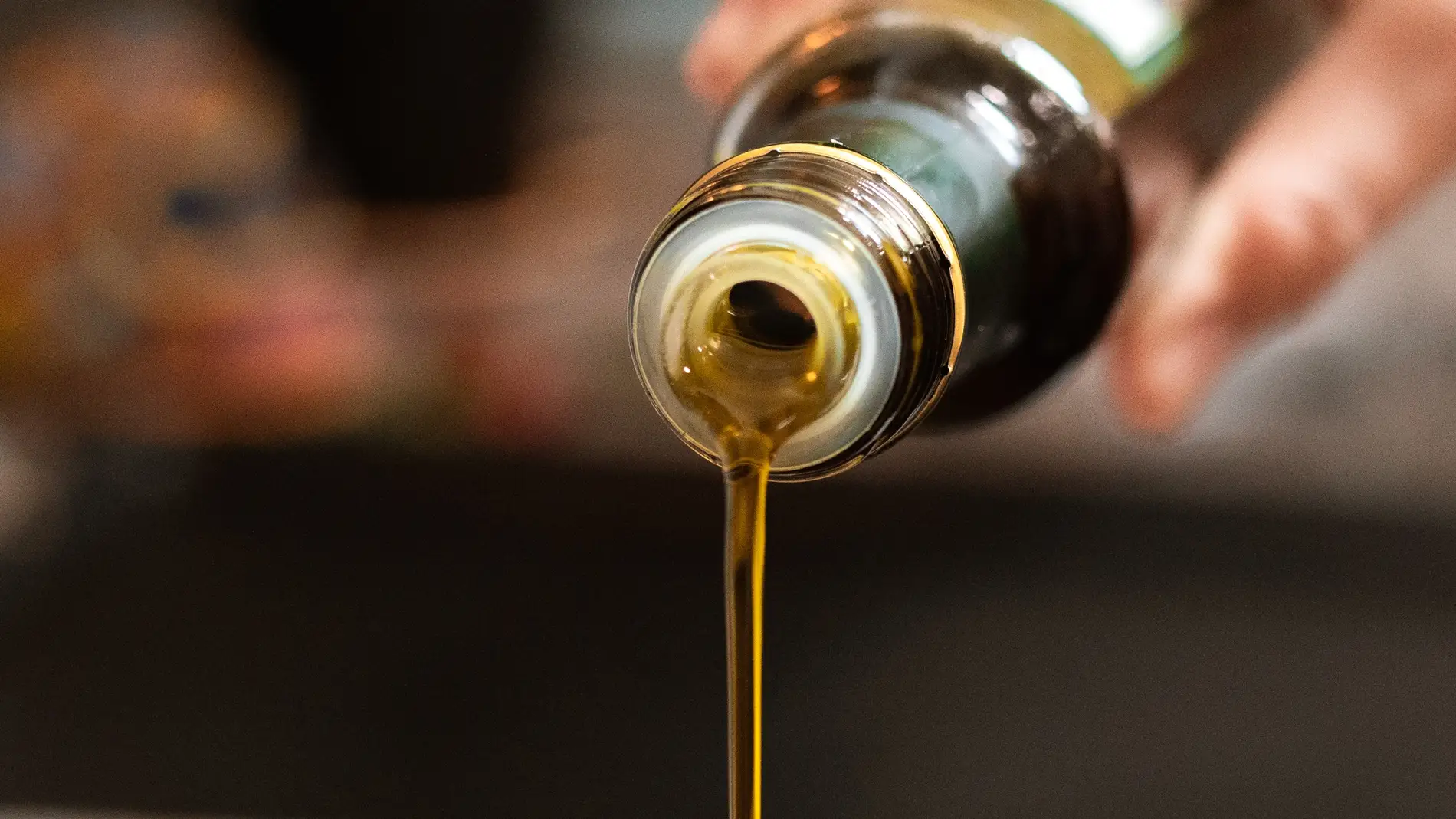 El precio del aceite de oliva se dispara de nuevo ¿Qué hay tras esta subida?