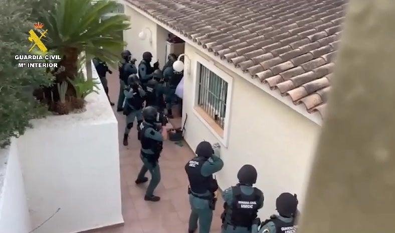 La Guardia Civil de Altea desmantela un grupo criminal dedicado a la plantación de marihuana tipo indoor La Guardia Civil de Altea desmantela un grupo criminal dedicado a la plantación de marihuana tipo indoor