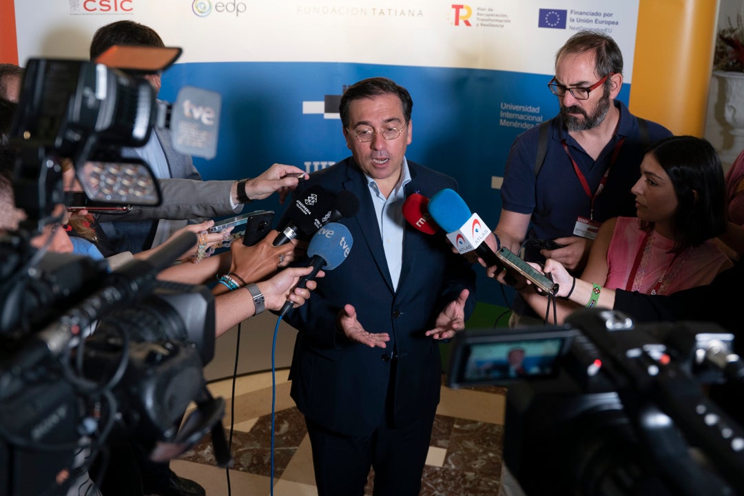 Exteriores confirma la llegada de los primeros españoles evacuados de Níger tras el golpe de Estado Exteriores confirma la llegada de los primeros españoles evacuados de Níger tras el golpe de Estado