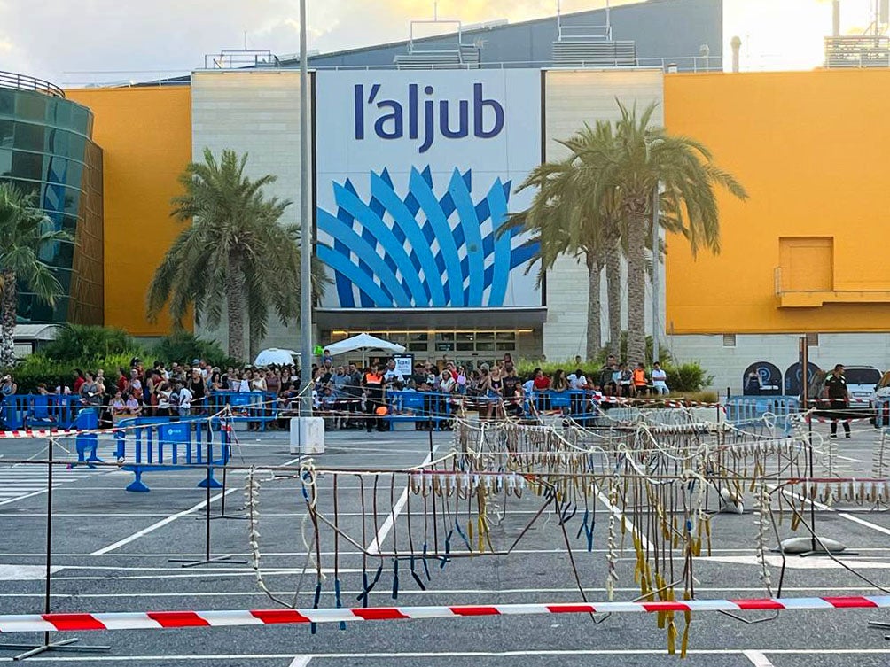 El Centro Comercial de L’Aljub de Elche dispara una mascletá infantil para dar inicio a las fiestas El Centro Comercial de L’Aljub de Elche dispara una mascletá infantil para dar inicio a las fiestas