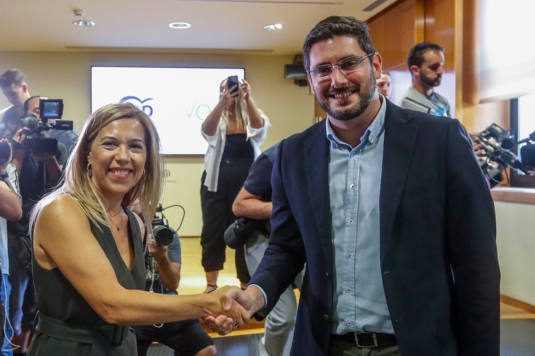PP y Vox firman un acuerdo de Gobierno en Aragón con Memoria Democrática, Igualdad y Política Lingüística como puntos clave PP y Vox firman un acuerdo de Gobierno en Aragón con Memoria Democrática, Igualdad y Política Lingüística como puntos clave