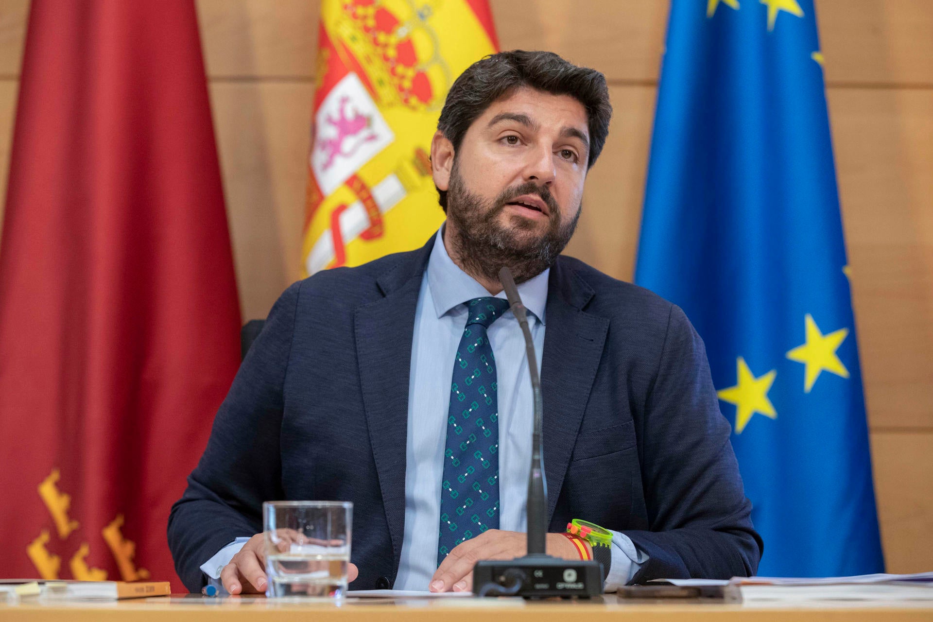 López Miras admite que el acuerdo con Vox en Murcia ayudará a Feijóo: "No se me escapa" López Miras admite que el acuerdo con Vox en Murcia ayudará a Feijóo: "No se me escapa"