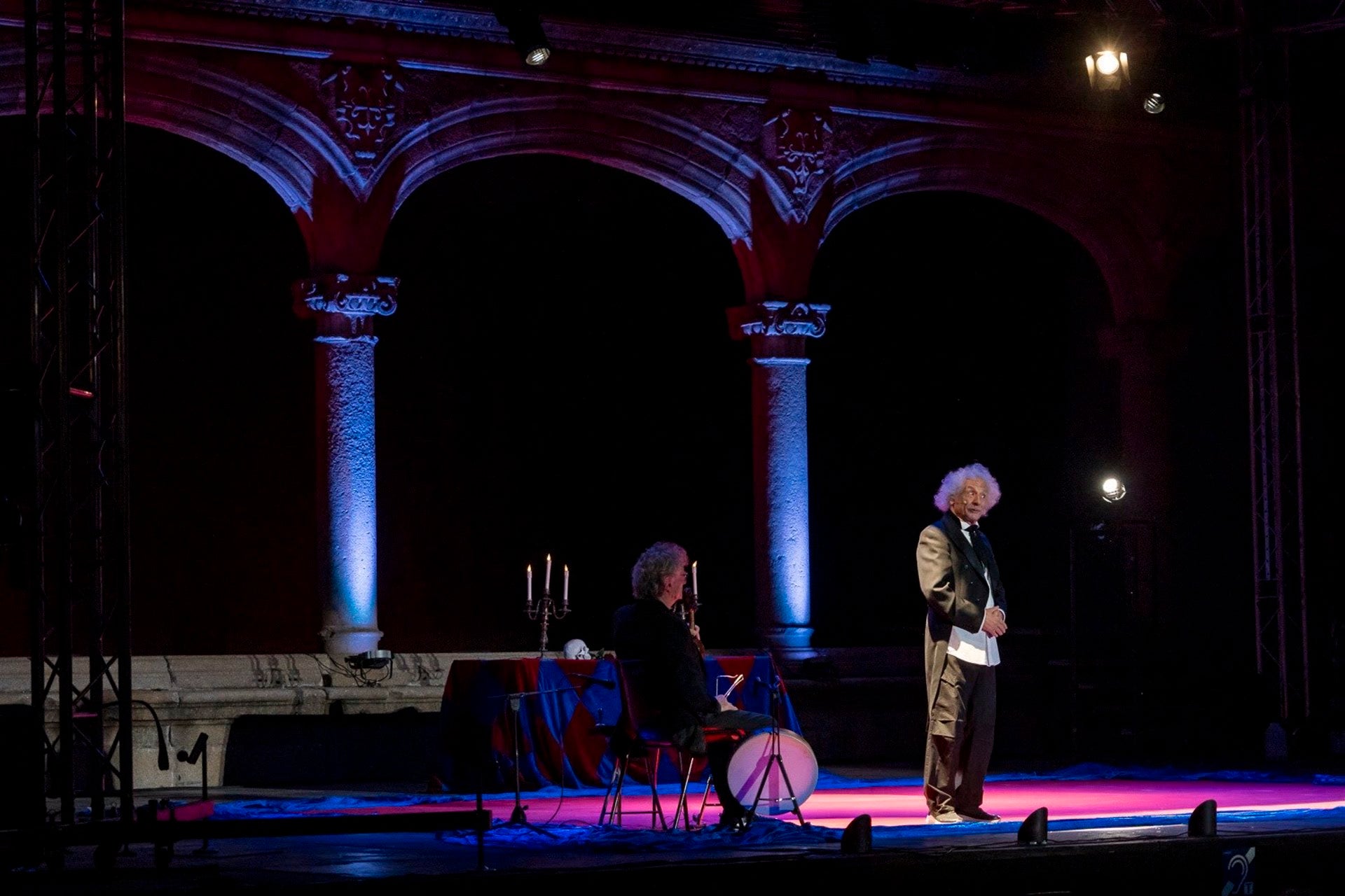 El Brujo se convierte en un "monstruo fiero" que conquista el Festival de Teatro de Alcántara con su sátira El Brujo se convierte en un "monstruo fiero" que conquista el Festival de Teatro de Alcántara con su sátira