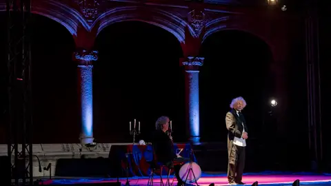 El Brujo se convierte en un "monstruo fiero" que conquista el Festival de Teatro de Alcántara con su sátira El Brujo se convierte en un "monstruo fiero" que conquista el Festival de Teatro de Alcántara con su sátira