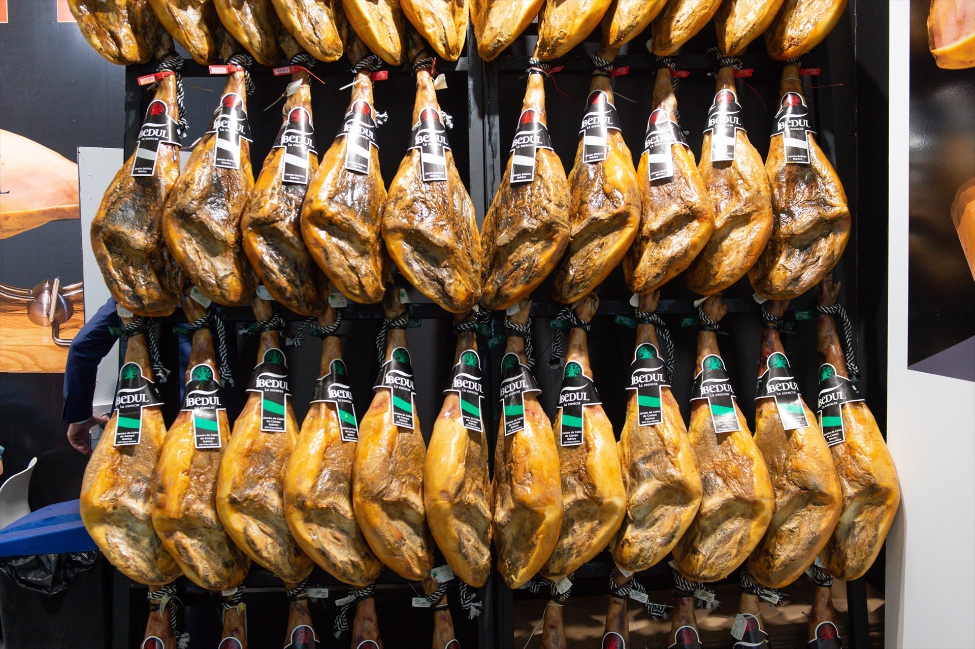 Identificado por el olor un joven que robó 26 jamones de un restaurante de Granada Identificado por el olor un joven que robó 26 jamones de un restaurante de Granada