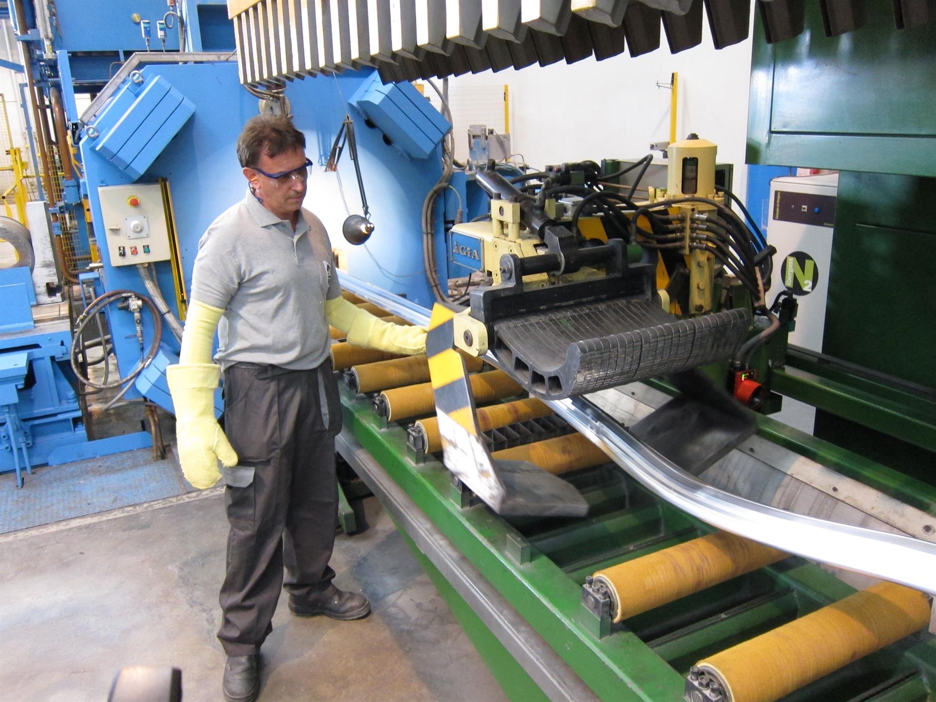 Baja un 6,3% la producción industrial en Andalucía durante el mes de junio Baja un 6,3% la producción industrial en Andalucía durante el mes de junio