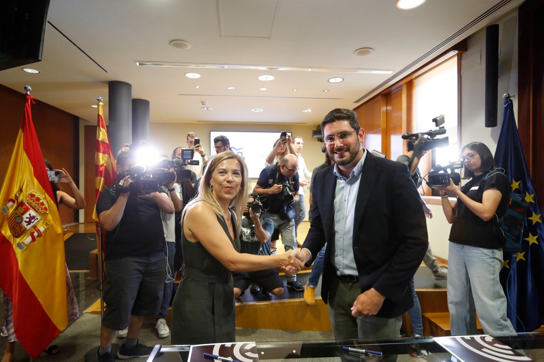 Los puntos clave del acuerdo de PP y Vox en Aragón: reconocimiento de la "violencia machista" y modificación de la Ley Trans Los puntos clave del acuerdo de PP y Vox en Aragón: reconocimiento de la "violencia machista" y modificación de la Ley Trans