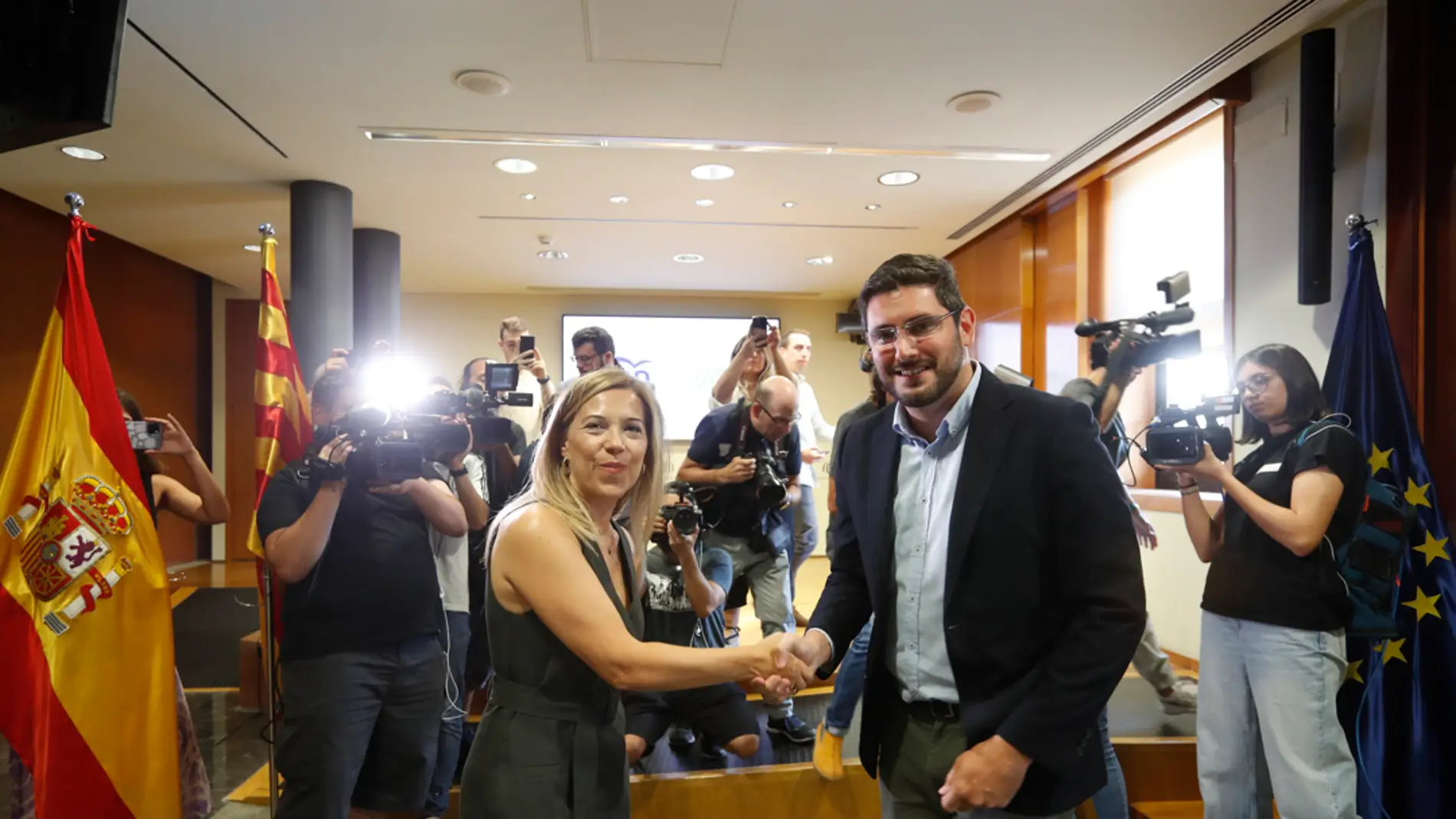 Los puntos clave del acuerdo de PP y Vox en Aragón: reconocimiento de la "violencia machista" y modificación de la Ley Trans