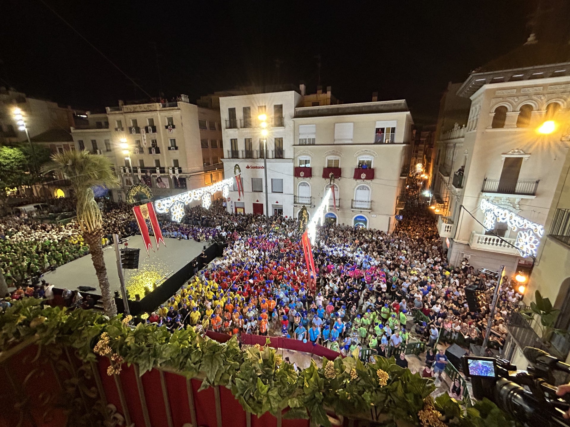 El pregón de un aclamado David Agulló abre las fiestas patronales de Elche El pregón de un aclamado David Agulló abre las fiestas patronales de Elche
