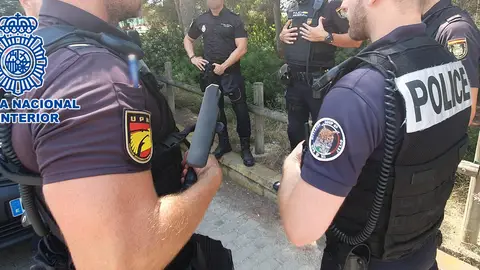 Agentes de la Policía Nacional de Francia patrullan en Benidorm Agentes de la Policía Nacional de Francia patrullan en Benidorm
