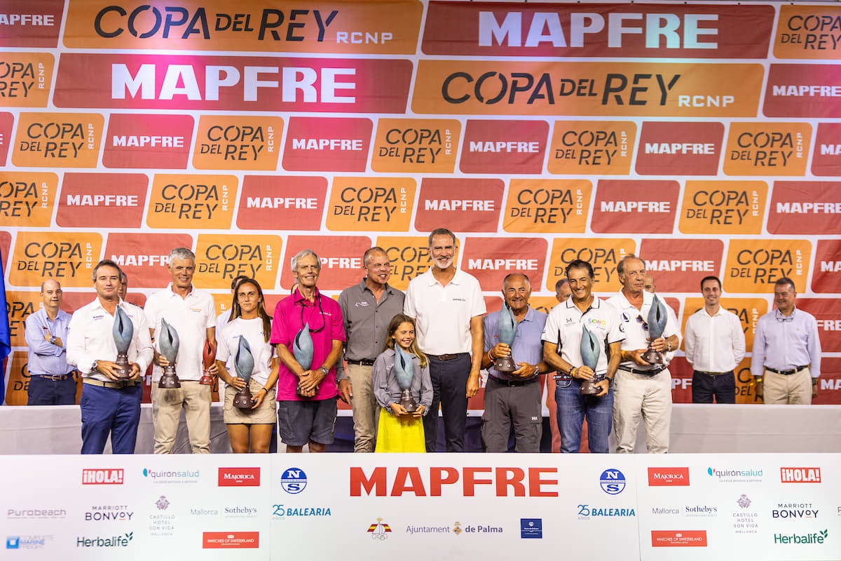 El Rey Felipe VI llega por primera vez al podio de la Copa del Rey MAPFRE de vela El Rey Felipe VI llega por primera vez al podio de la Copa del Rey MAPFRE de vela