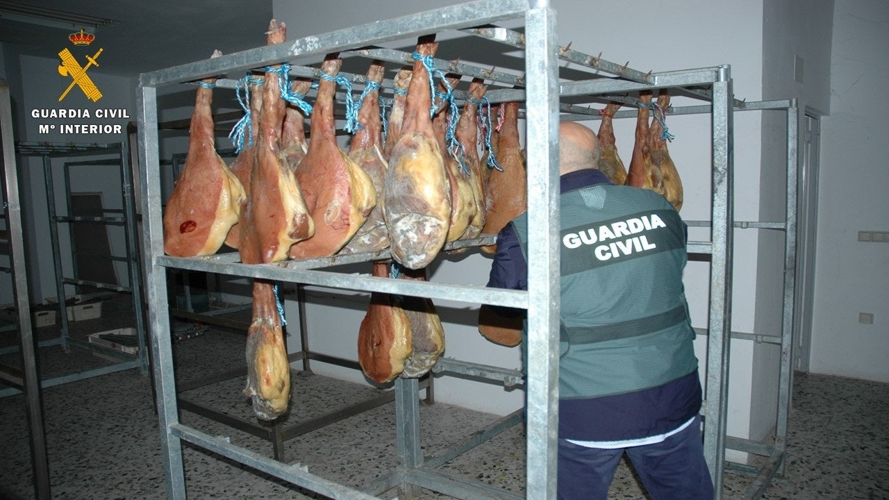 Detenida una persona y otras tres investigadas por vender 1.200 kilos de carne en mal estado en Illueca Detenida una persona y otras tres investigadas por vender 1.200 kilos de carne en mal estado en Illueca