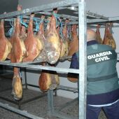 Detenida una persona y otras tres investigadas por vender 1.200 kilos de carne en mal estado en Illueca