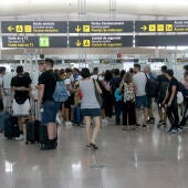 Els vigilants de l'aeroport del Prat negocien amb l'empresa a 3 dies de començar la vaga