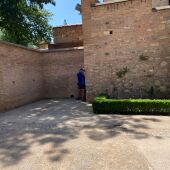 Un hombre es "pillado" orinando en la Alhambra 