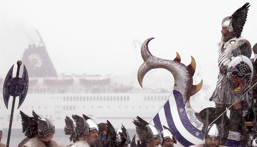 Historia de los vikingos y su contacto con la Península Ibérica Historia de los vikingos y su contacto con la Península Ibérica