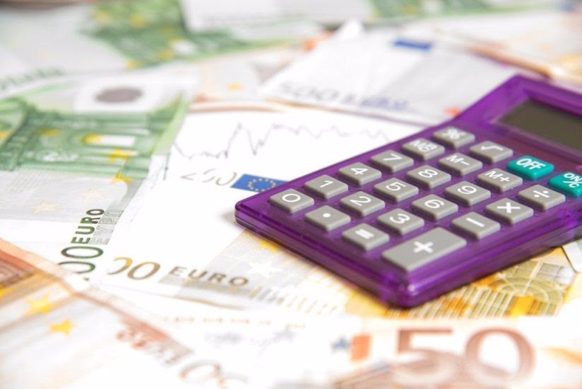 La Comunitat se sitúa por debajo de la financiación media de las CCAA con 2.730 euros por habitante, según Fedea La Comunitat se sitúa por debajo de la financiación media de las CCAA con 2.730 euros por habitante, según Fedea