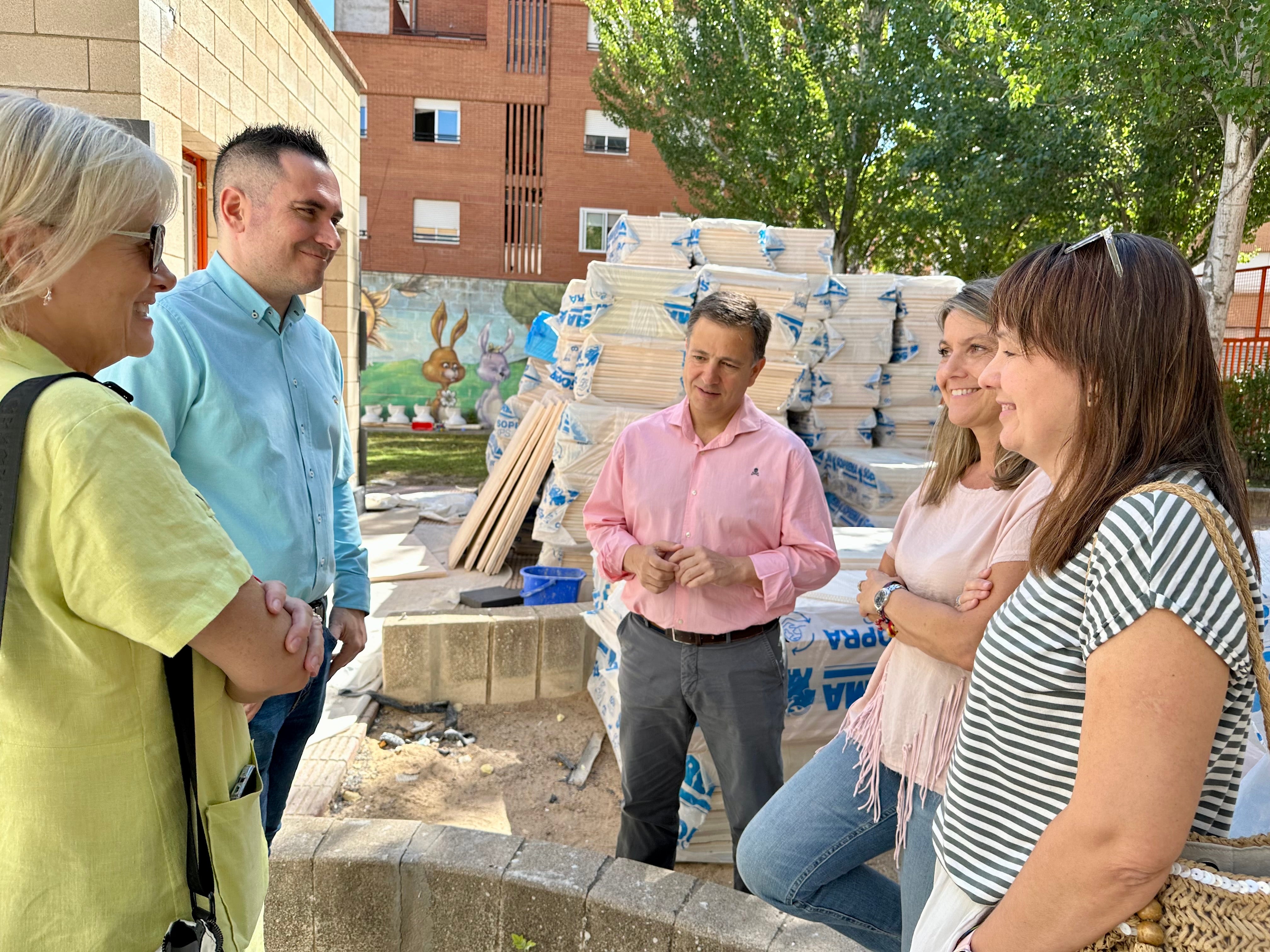 El alcalde visita las obras en la Escuela Infantil San Pablo, que reducirán el consumo de energía y mejorarán el confort de los usuarios El alcalde visita las obras en la Escuela Infantil San Pablo, que reducirán el consumo de energía y mejorarán el confort de los usuarios