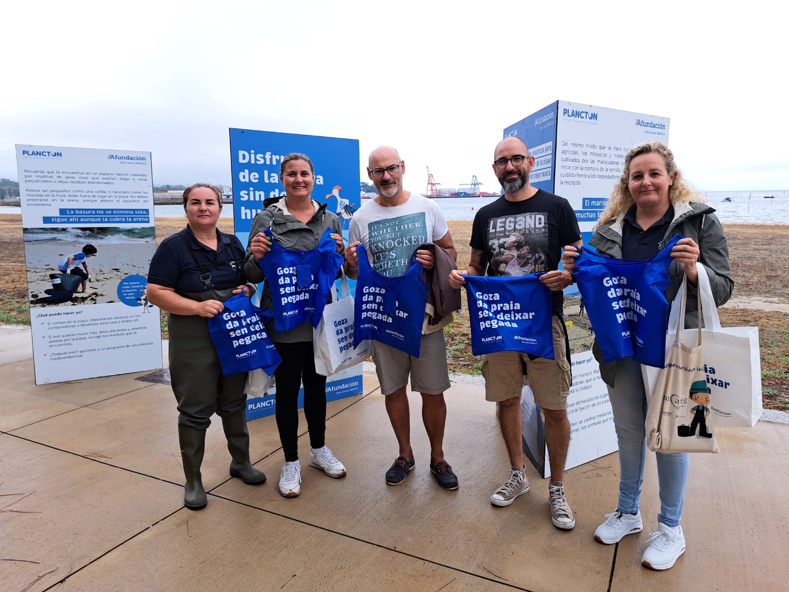 "Goza da praia", una campaña para concienciar a los bañistas sobre el cuidado de los arenales "Goza da praia", una campaña para concienciar a los bañistas sobre el cuidado de los arenales