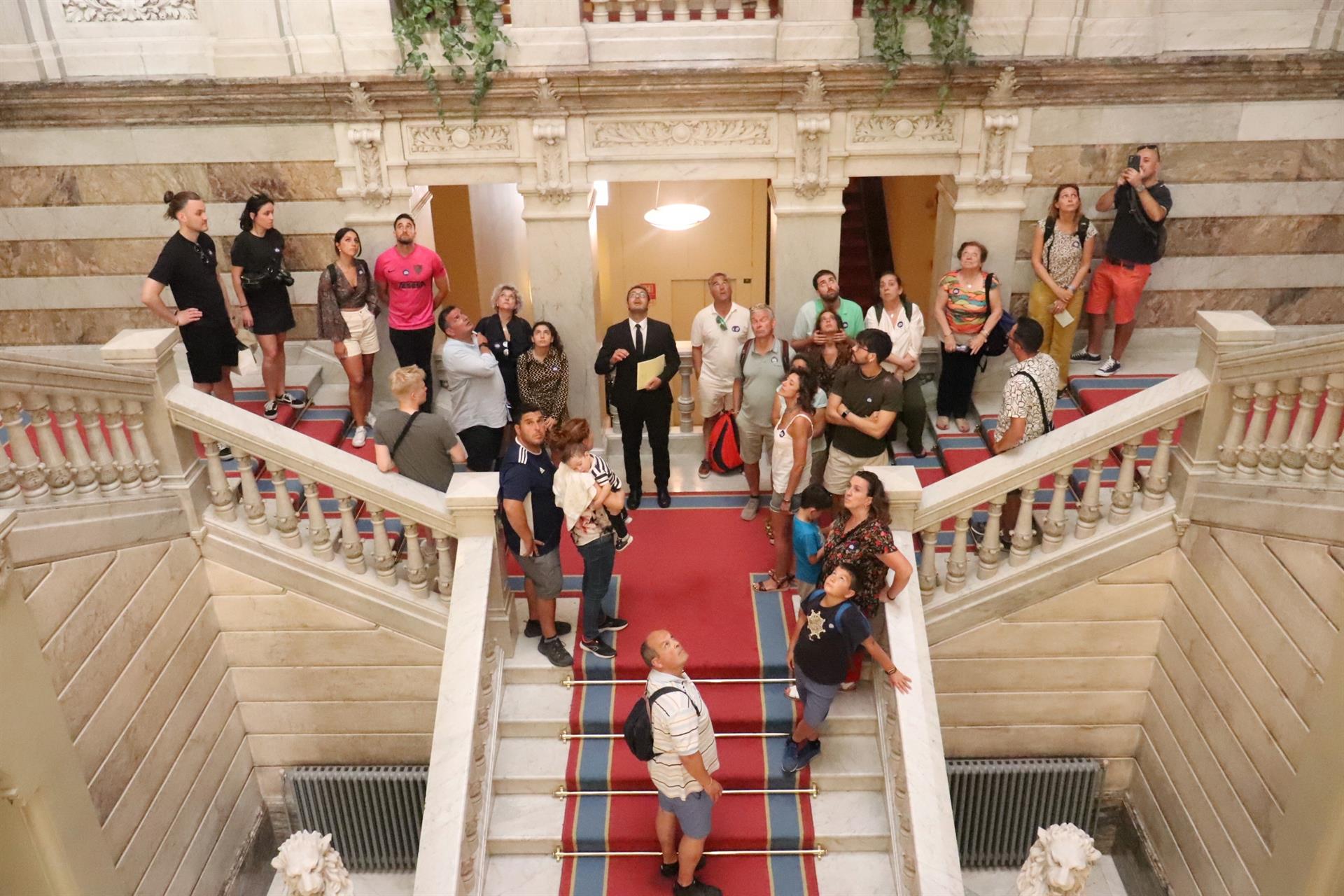 481 visitantes en la Junta General 481 visitantes en la Junta General